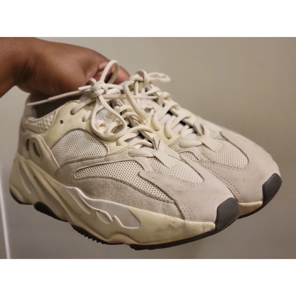 Yeezy Boost 700 size 6.5